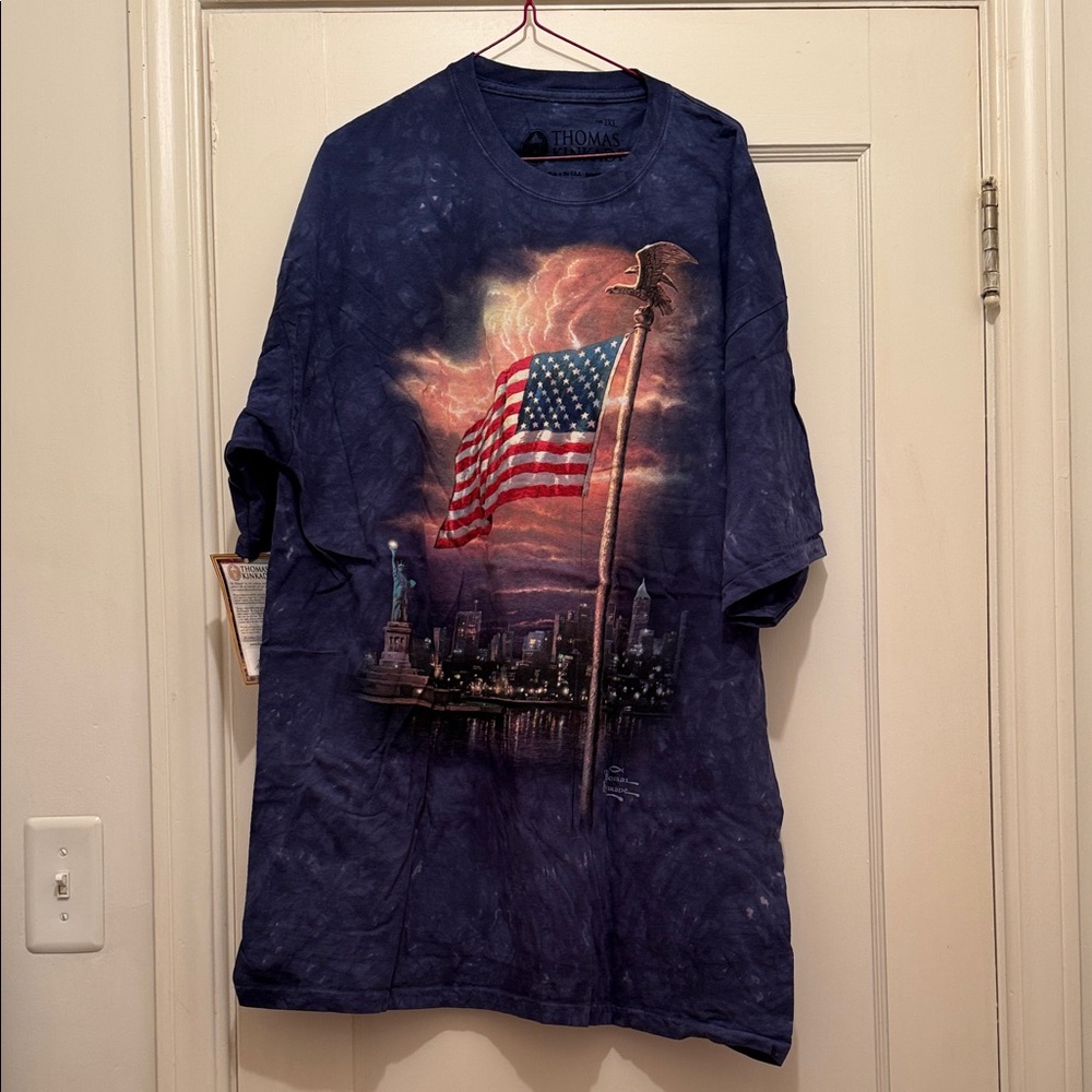 *NWT* Thomas Kinkade Blue Short Sleeve Tee with American Flag Design - Picture 3 of 3